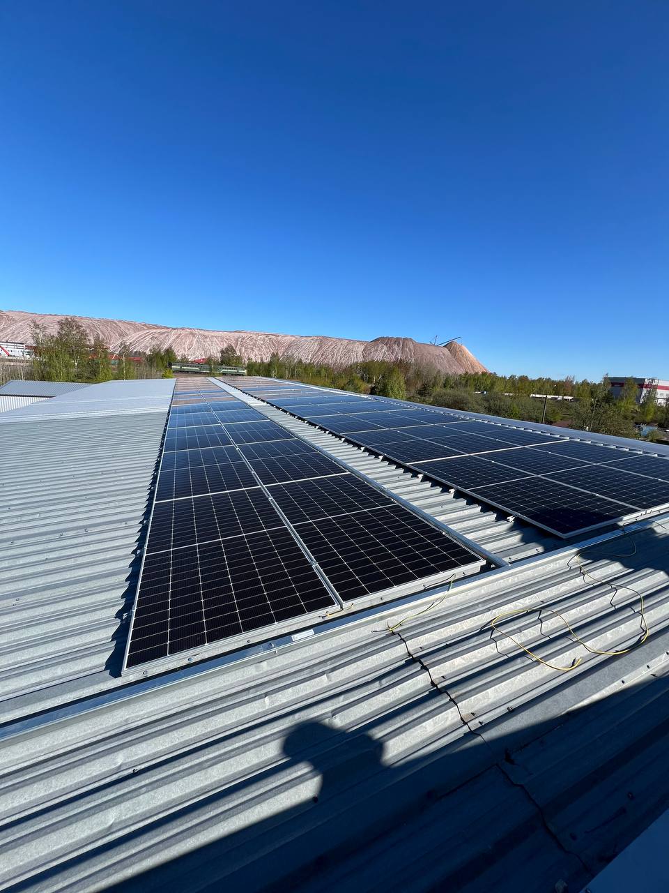 Готовая СЭС — общий вид рядов панелей EGING bifacial